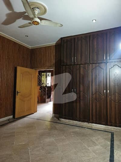 جوہر ٹاؤن فیز 2 جوہر ٹاؤن,لاہور میں 5 کمروں کا 5 مرلہ مکان 1.3 لاکھ میں کرایہ پر دستیاب ہے۔