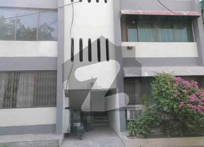 Unoccupied Flat Of 10 Marla Is Available For rent In Askari