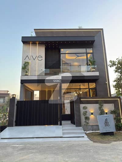 5 MARLA ULTRA LUXURY VILLA PRIME LOCATION DESIGN BY H VERSE FOR SALE IN DHA LAHORE