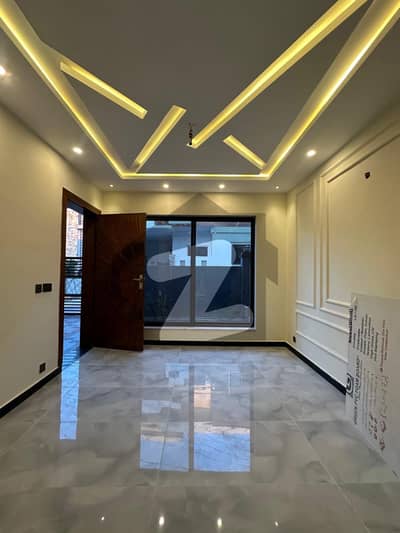 10 Marla Prime Location House For Sale In Bani Gala