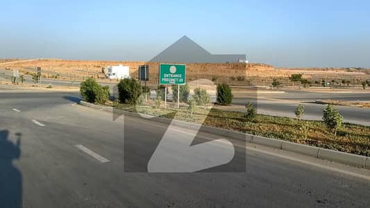 125sq Yd Near Dancing Fountain And Jinnah Avenue FOR SALE. Precicnt-28 Is Best For Investment