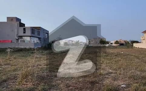 ڈی ایچ اے فیز 7 - بلاک ایکس فیز 7,ڈیفنس (ڈی ایچ اے),لاہور میں 1 کنال رہائشی پلاٹ 4.07 کروڑ میں برائے فروخت۔