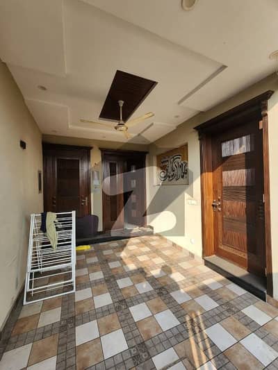 لیک سٹی ۔ سیکٹرایم ۔ 7 لیک سٹی,رائیونڈ روڈ,لاہور میں 4 کمروں کا 5 مرلہ مکان 2.4 کروڑ میں برائے فروخت۔