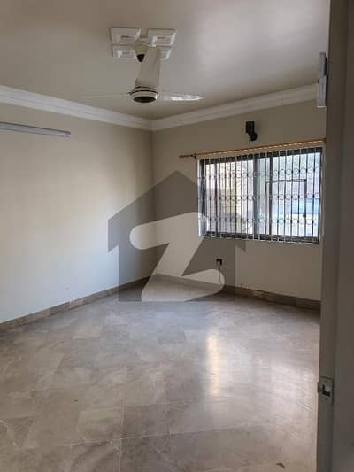 کلفٹن ۔ بلاک 2 کلفٹن,کراچی میں 4 کمروں کا 10 مرلہ مکان 3.0 لاکھ میں کرایہ پر دستیاب ہے۔