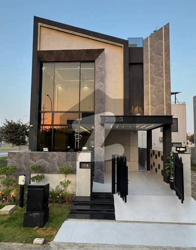 ڈی ایچ اے 9 ٹاؤن ڈیفنس (ڈی ایچ اے),لاہور میں 3 کمروں کا 5 مرلہ مکان 2.25 کروڑ میں برائے فروخت۔