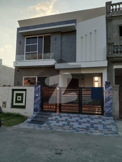 ڈی ایچ اے 9 ٹاؤن ۔ بلاک ڈی ڈی ایچ اے 9 ٹاؤن,ڈیفنس (ڈی ایچ اے),لاہور میں 3 کمروں کا 5 مرلہ مکان 2.8 کروڑ میں برائے فروخت۔