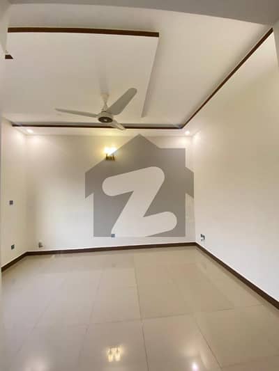 ڈی ۔ 12 اسلام آباد میں 5 کمروں کا 8 مرلہ مکان 2.25 لاکھ میں کرایہ پر دستیاب ہے۔