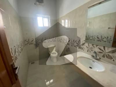 جی ۔ 13/2 جی ۔ 13,اسلام آباد میں 5 کمروں کا 8 مرلہ مکان 5.1 کروڑ میں برائے فروخت۔