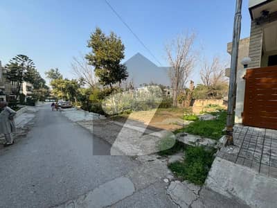 جی ۔ 11/3 جی ۔ 11,اسلام آباد میں 5 مرلہ رہائشی پلاٹ 3.85 کروڑ میں برائے فروخت۔