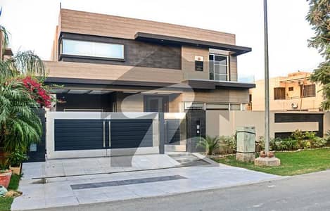 01 Kanal Fully Maintained Sightly Used Super Hot Located Bungalow Is Available For Sale In DHA Phase 5 , Near to Park