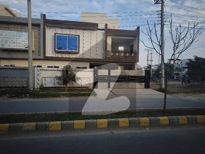 10 Marla beautiful House is available for sale in Buch Villas on main boulevard 10 Marla beautiful House is available for sale in Buch Villas on main boulevard