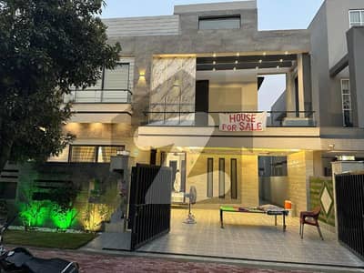 بحریہ ٹاؤن ٹیولپ بلاک بحریہ ٹاؤن سیکٹر سی,بحریہ ٹاؤن,لاہور میں 5 کمروں کا 10 مرلہ مکان 3.75 کروڑ میں برائے فروخت۔