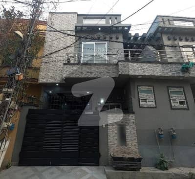 نیواقبال پارک کینٹ کینٹ,لاہور میں 3 کمروں کا 5 مرلہ مکان 2.65 کروڑ میں برائے فروخت۔