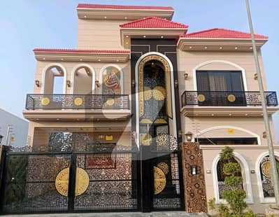 سٹی ہاؤسنگ سوسائٹی گوجرانوالہ میں 5 کمروں کا 10 مرلہ مکان 4.25 کروڑ میں برائے فروخت۔