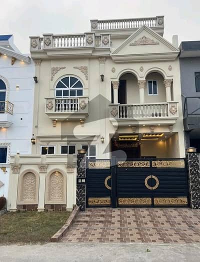 Aesthetic Prime Location House Of 5 Marla For sale Is Available Aesthetic Prime Location House Of 5 Marla For sale Is Available