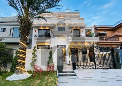 سٹی ہاؤسنگ سوسائٹی گوجرانوالہ میں 5 کمروں کا 10 مرلہ مکان 5.0 کروڑ میں برائے فروخت۔