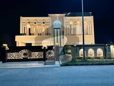 سٹی ہاؤسنگ سوسائٹی گوجرانوالہ میں 6 کمروں کا 1 کنال مکان 8.5 کروڑ میں برائے فروخت۔