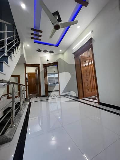 جی ۔ 13 اسلام آباد میں 4 کمروں کا 4 مرلہ بالائی پورشن 1.2 لاکھ میں کرایہ پر دستیاب ہے۔