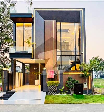 5 MARLA MODERN HOUSE FOR SALE IN DHA 9 TOWN.