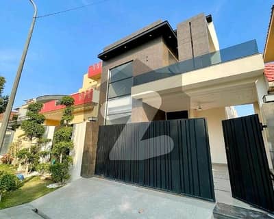 Perfect Facing Park 10 Marla House In Air Avenue - Block M For sale