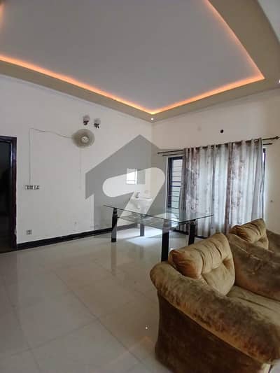 جوہر ٹاؤن فیز 2 جوہر ٹاؤن,لاہور میں 5 کمروں کا 1 کنال مکان 4.0 لاکھ میں کرایہ پر دستیاب ہے۔