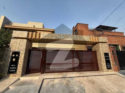 ویلینشیاء ۔ بلاک اے ویلینشیاء ہاؤسنگ سوسائٹی,لاہور میں 6 کمروں کا 1 کنال مکان 7.5 کروڑ میں برائے فروخت۔