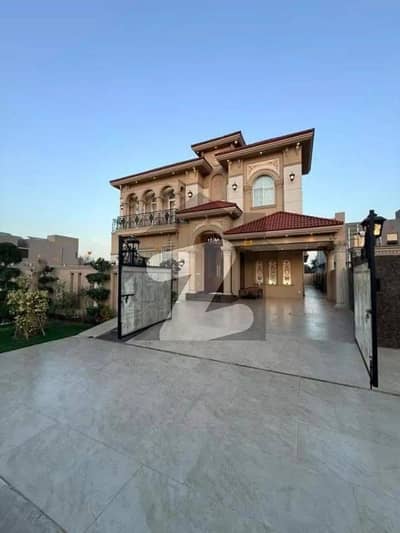 ڈی ایچ اے فیز 6 ڈیفنس (ڈی ایچ اے),لاہور میں 5 کمروں کا 1 کنال مکان 9.8 کروڑ میں برائے فروخت۔