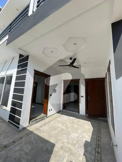 فیصل ٹاؤن فیز 1 - بلاک سی فیصل ٹاؤن فیز 1,فیصل ٹاؤن - ایف ۔ 18,اسلام آباد میں 4 کمروں کا 5 مرلہ مکان 2.45 کروڑ میں برائے فروخت۔