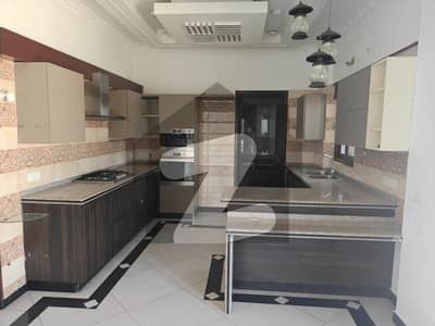 کلفٹن ۔ بلاک 5 کلفٹن,کراچی میں 4 کمروں کا 1 کنال فلیٹ 3.0 لاکھ میں کرایہ پر دستیاب ہے۔