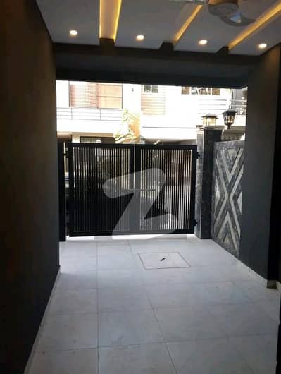 5 MARLA BRAND NEW HOUSE FOR RENT