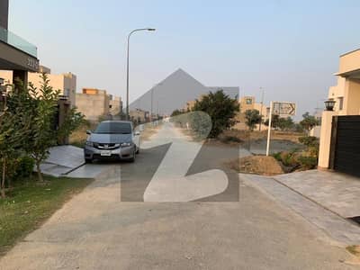 ڈی ایچ اے فیز 8 - بلاک زیڈ 5 ڈی ایچ اے فیز 8,ڈی ایچ اے ڈیفینس,لاہور میں 5 مرلہ رہائشی پلاٹ 62.0 لاکھ میں برائے فروخت۔