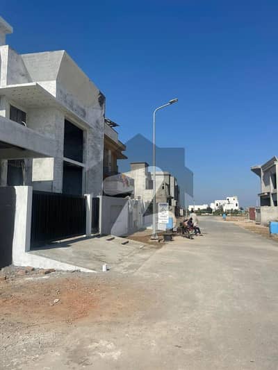 ڈی ایچ اے فیز 1 سیکٹر یو - بلاک 4 ڈی ایچ اے فیز 1 ۔ سیکٹر یو,ڈی ایچ اے فیز 1,ڈی ایچ اے ڈیفینس,ملتان میں 4 کمروں کا 10 مرلہ مکان 1.8 کروڑ میں برائے فروخت۔