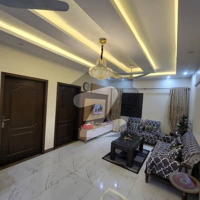 کلفٹن ۔ بلاک 8 کلفٹن,کراچی میں 3 کمروں کا 8 مرلہ فلیٹ 1.35 لاکھ میں کرایہ پر دستیاب ہے۔