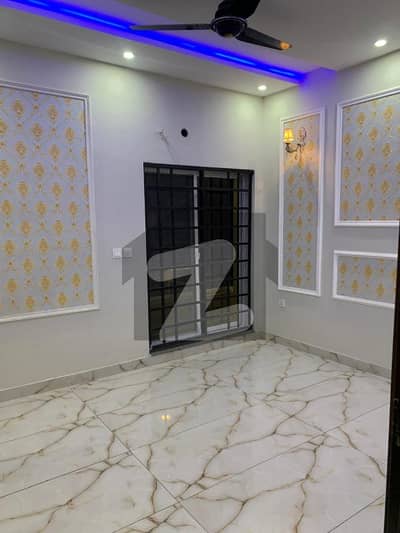 علی ٹاؤن لاہور میں 4 کمروں کا 3 مرلہ مکان 1.5 کروڑ میں برائے فروخت۔