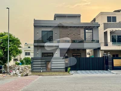 سٹی ہاؤسنگ سوسائٹی گوجرانوالہ میں 5 کمروں کا 10 مرلہ مکان 3.9 کروڑ میں برائے فروخت۔