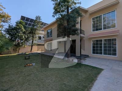 ایف ۔ 10 اسلام آباد میں 5 کمروں کا 2 کنال مکان 14.0 لاکھ میں کرایہ پر دستیاب ہے۔