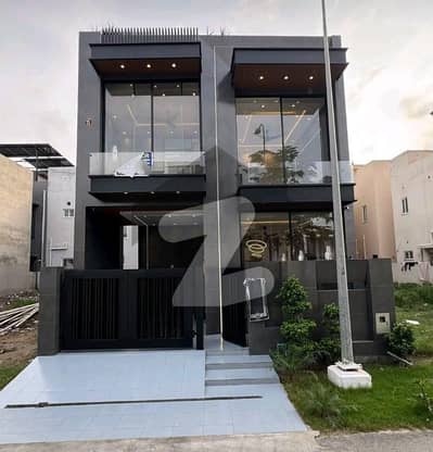 ڈی ایچ اے 9 ٹاؤن ڈیفنس (ڈی ایچ اے),لاہور میں 3 کمروں کا 5 مرلہ مکان 2.25 کروڑ میں برائے فروخت۔