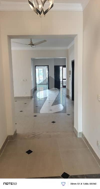 ایف ۔ 11 اسلام آباد میں 4 کمروں کا 1 کنال بالائی پورشن 2.3 لاکھ میں کرایہ پر دستیاب ہے۔