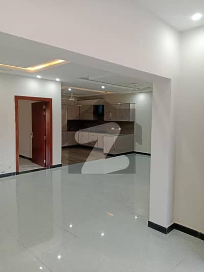 8 marla 5 bed house for Rent