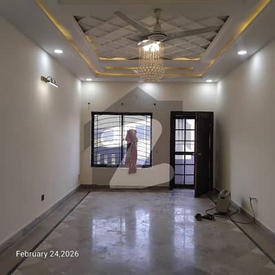 جی ۔ 13 اسلام آباد میں 3 کمروں کا 10 مرلہ زیریں پورشن 1.0 لاکھ میں کرایہ پر دستیاب ہے۔