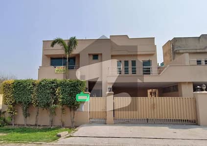 10 Marla Facing Park House For Rent In Askari 10 Lahore Cantt.