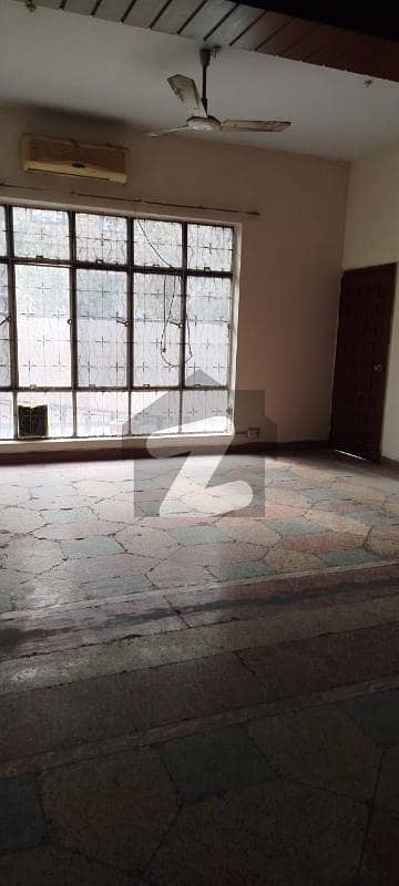 علامہ اقبال ٹاؤن ۔ کشمیر بلاک علامہ اقبال ٹاؤن,لاہور میں 7 مرلہ عمارت 6.0 کروڑ میں برائے فروخت۔