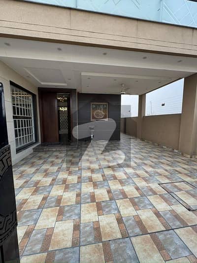 DHA phase 4 12 Maral house 3 bedrooms 4 bath 2 kitchen TVL dining room drawing room servant room