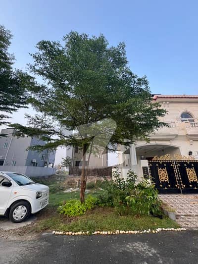 5 MARLA FACING PARK PLOT FOR SALE IN A BLOCK BUILDER LOCATION