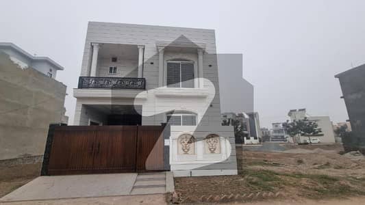 پارک ویو سٹی ۔ تولپ ایکسٹینشن بلاک پارک ویو سٹی,لاہور میں 4 کمروں کا 5 مرلہ مکان 1.75 کروڑ میں برائے فروخت۔