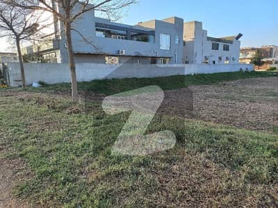 Near Park And Golf Course Gift For Builders And Investors Beautiful surroundings