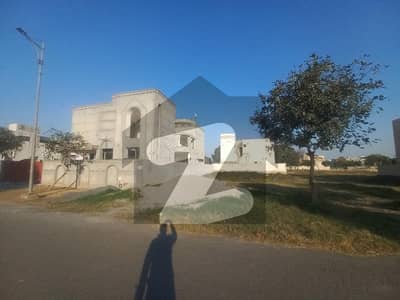 ڈی ایچ اے فیز 7 - بلاک یو فیز 7,ڈیفنس (ڈی ایچ اے),لاہور میں 1 کنال رہائشی پلاٹ 4.4 کروڑ میں برائے فروخت۔