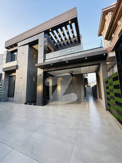 سینٹرل پارک ہاؤسنگ سکیم لاہور میں 5 کمروں کا 10 مرلہ مکان 3.6 کروڑ میں برائے فروخت۔