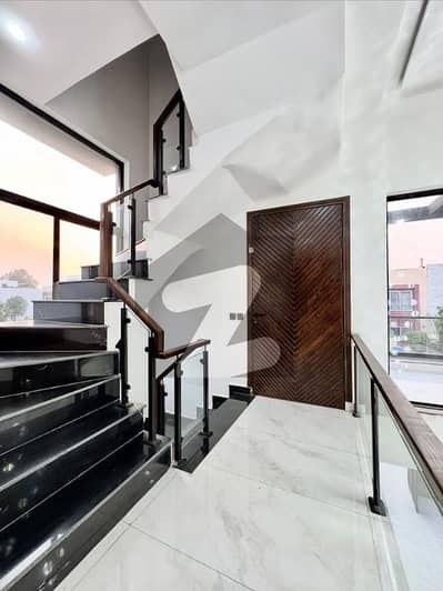 ڈی ایچ اے فیز 7 ڈیفنس (ڈی ایچ اے),لاہور میں 6 کمروں کا 1 کنال مکان 3.1 لاکھ میں کرایہ پر دستیاب ہے۔