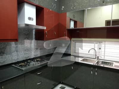 بحریہ ٹاؤن - طلحہ بلاک بحریہ ٹاؤن سیکٹر ای,بحریہ ٹاؤن,لاہور میں 5 کمروں کا 10 مرلہ مکان 3.35 کروڑ میں برائے فروخت۔